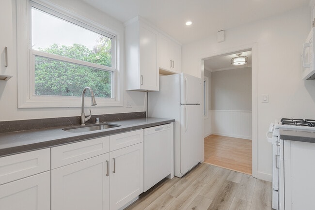 Cocina 1 - 704 Hudson St