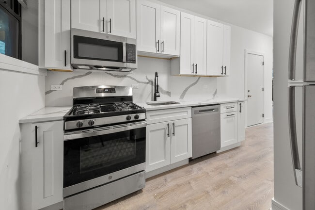 Photo - 1904 N Whipple St Unidad 103