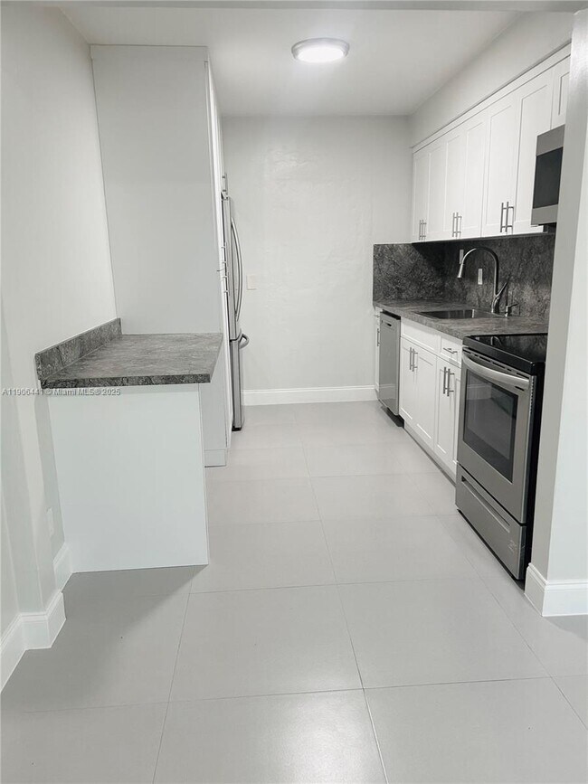 Photo - 1835 Scott St Unit A