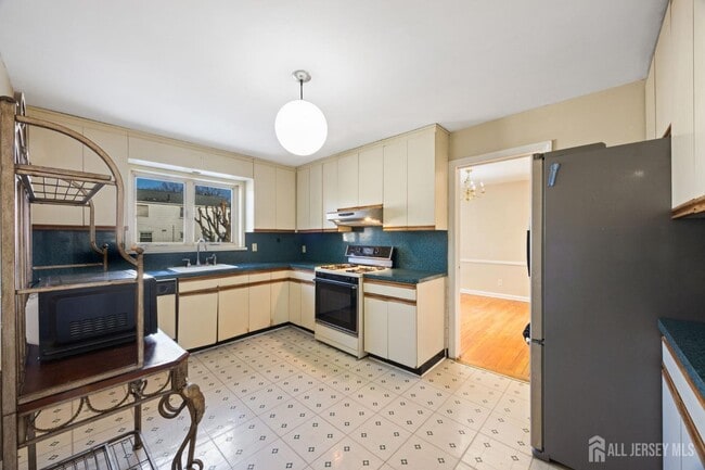 Photo - 298 Newark Ave