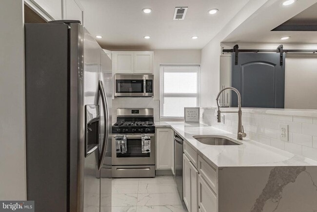 Photo - 1812 Woodbourne Ave