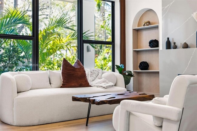 Photo - 751 NE 80th St