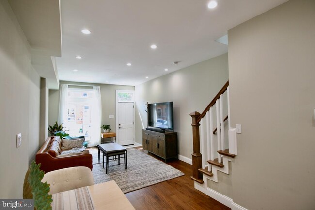 Photo - 337 S Robinson St Townhome