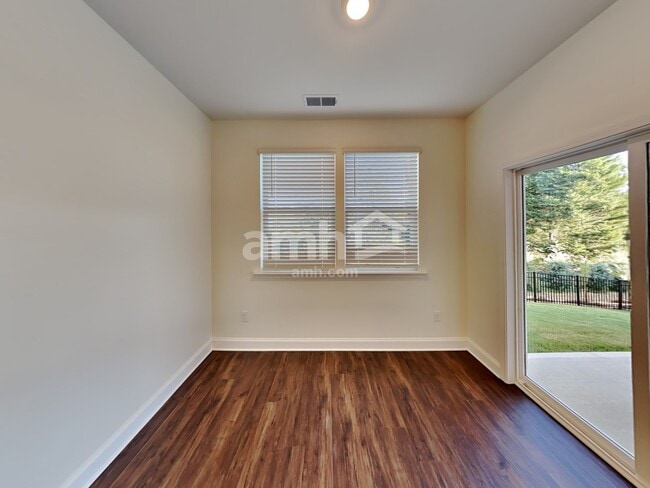 Photo - 551 Rivermist Dr