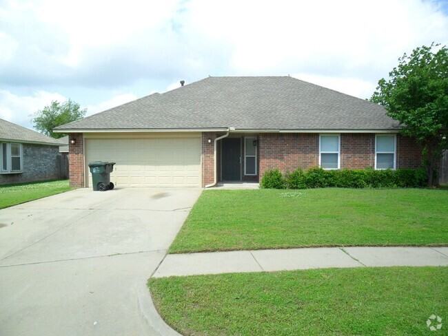 Building Photo - Nice Home Big Yard