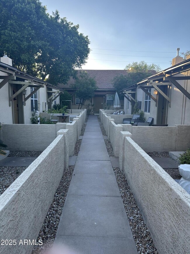 Photo - 636 N 4th Ave