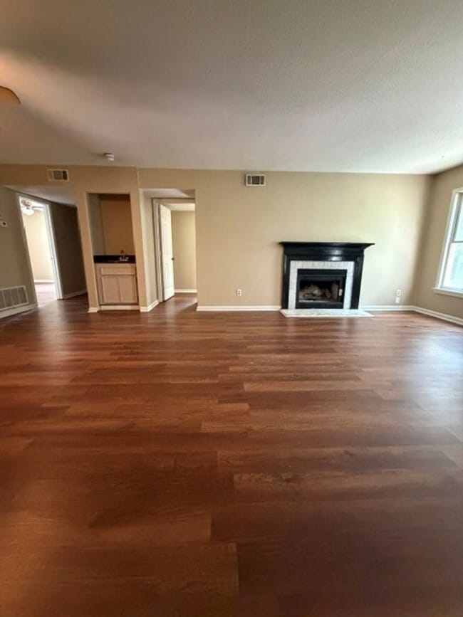 Photo - 13 Cromwell Pl