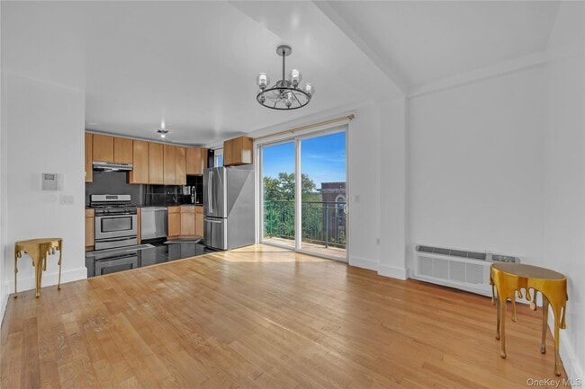 Building Photo - 2155 Daly Ave Unit 6B Rental