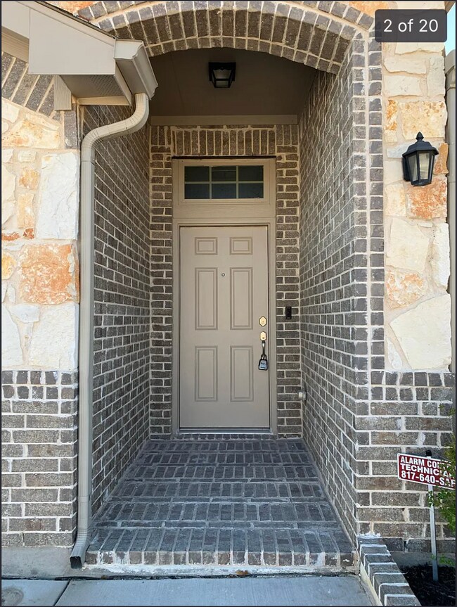 Photo - 469 Pollyann Trl