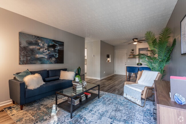 2 Br, 1 Ba - 760 SF