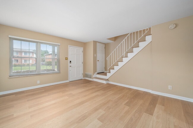 Building Photo - 447 Olian Dr