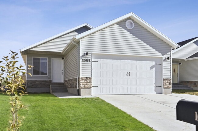 Building Photo - 1681 E Tumwater Ln