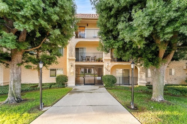 Building Photo - 3010 Montrose Ave Unit 26