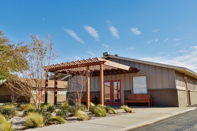 Photo - Oak Creek Apartments