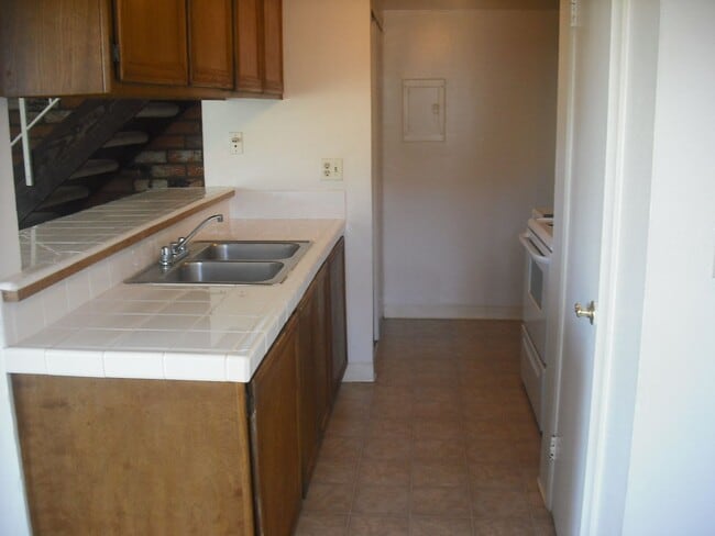 Photo - Popular Victoria Avenue Townhouse