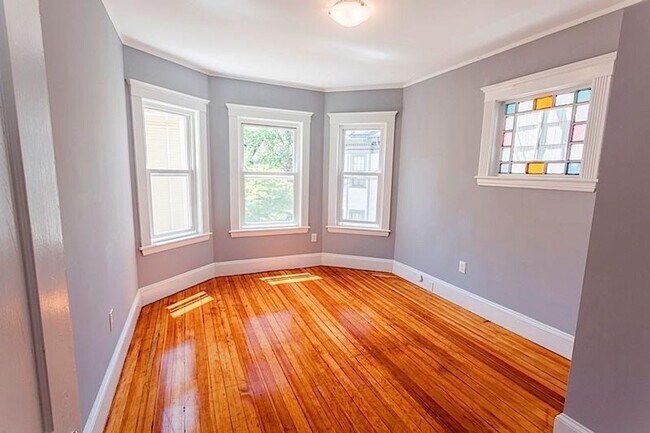 9/1 Sunny, updated 3BR near Central Sq w/b... - 9/1 Sunny, updated 3BR near Central Sq w/b... Rental