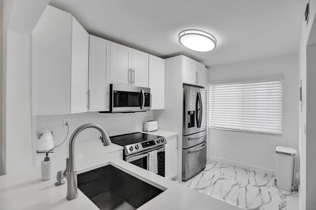 Photo - 3601 Inverrary Dr Unit 109