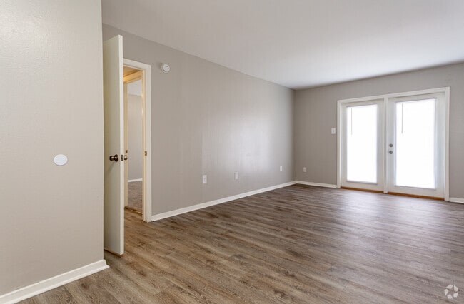 1BR, 1BA - 610 SF