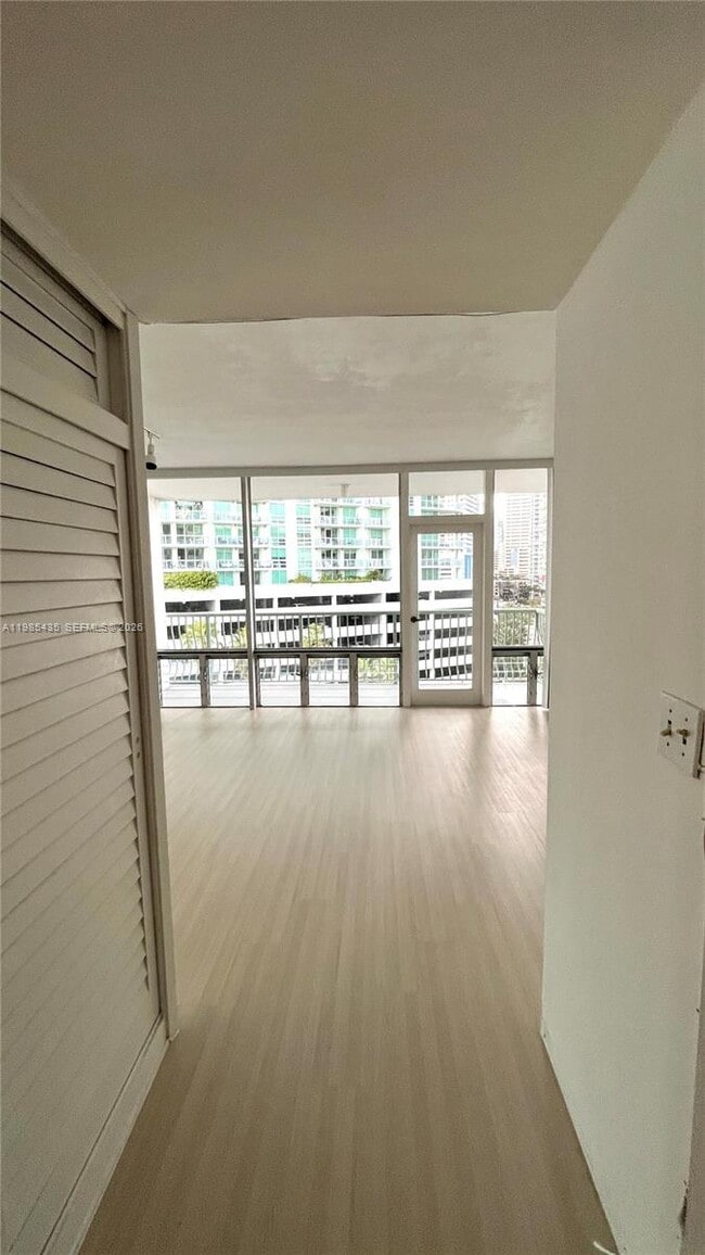 Building Photo - 1408 Brickell Bay Dr Unit 916