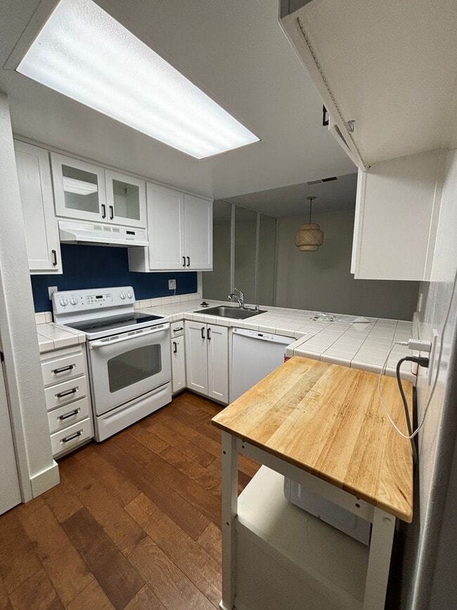 Building Photo - Upper Westside Santa Cruz | 2BD/1BA Condo | Pool, Patio & Parking