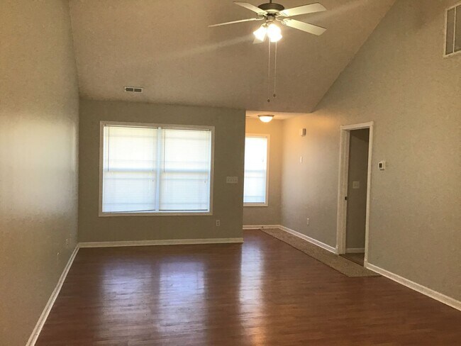 Photo - 3 Bedroom Condo off McConnells Hwy!  ***RE...