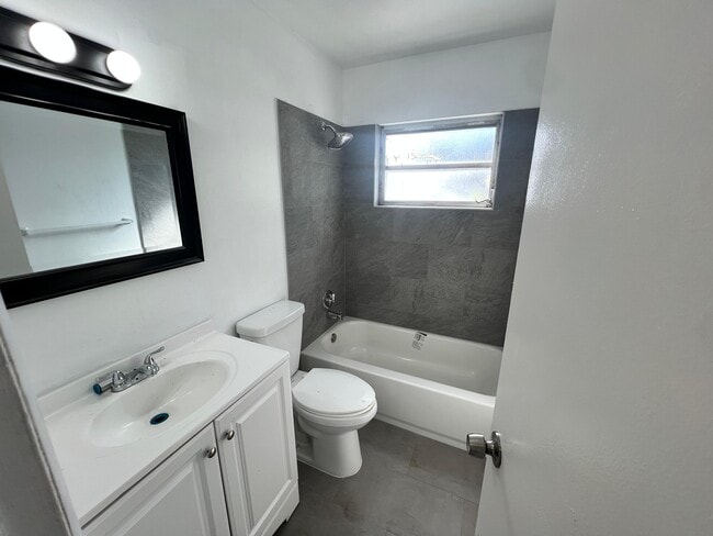 Photo - 3319 Grove Rd Unit Left side