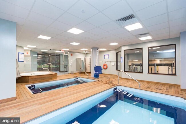 1420 Locust St Unit 8J