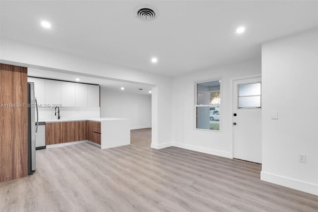 Photo - 3180 NE 10th Terrace