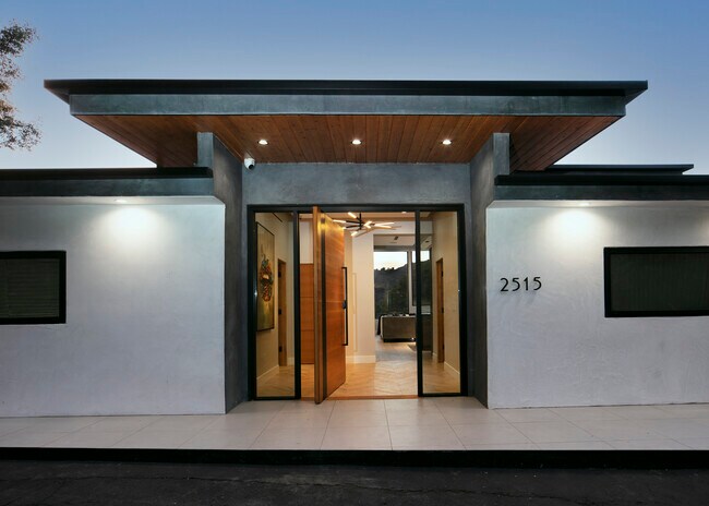 Photo - 2515 Thames St