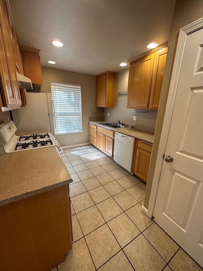 1149 W 3rd St Unit 2