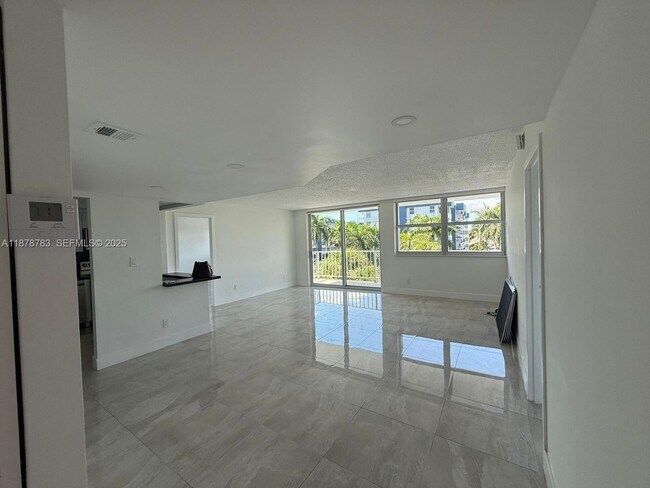 Photo - 16546 NE 26th Ave Unit 4J