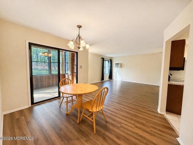 Photo - 174 Amberly Dr