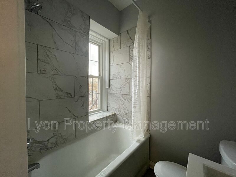 Photo - 507 Blackstone St Unidad 7