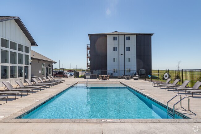 Pool & Sundeck