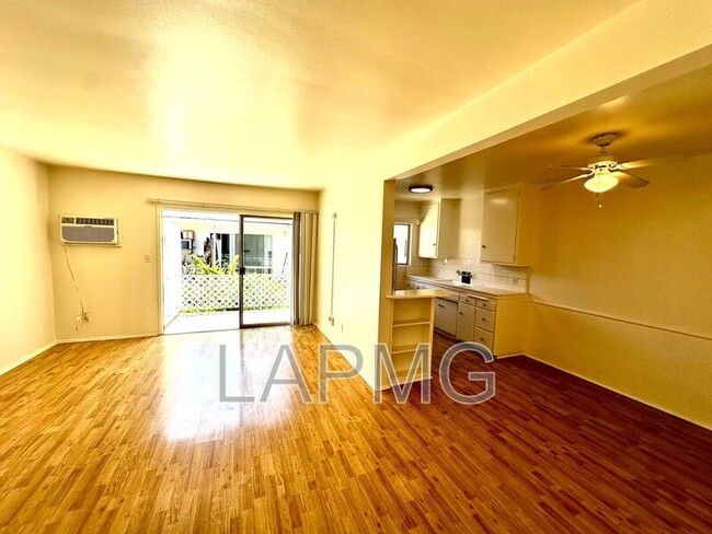Photo - 5748 Hazeltine Ave Unidad 5 Rental