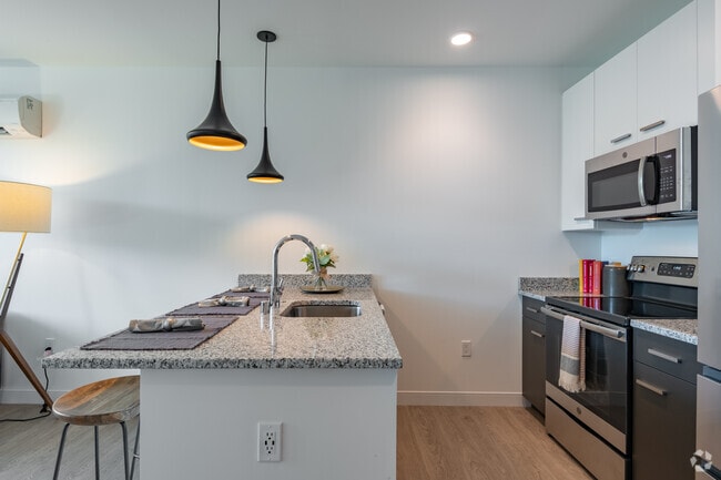 1 BR, 1 BA - 643 SF