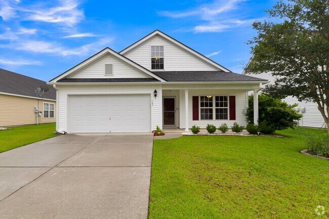 Building Photo - 5 Bedroom/ 3 Bath home in  lovely Longleaf