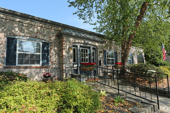 Leasing Office - Royal Gardens