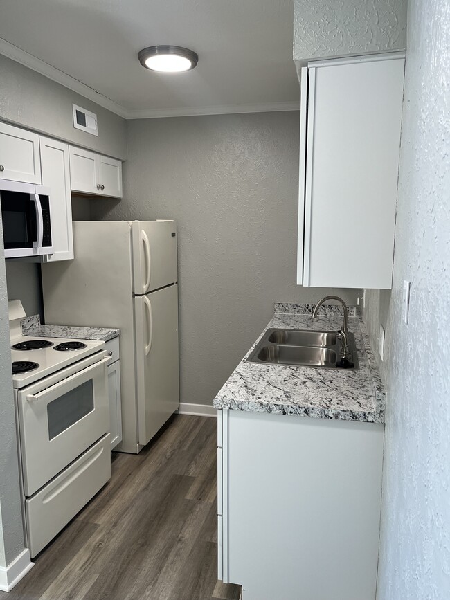 Photo - 505 Clough St