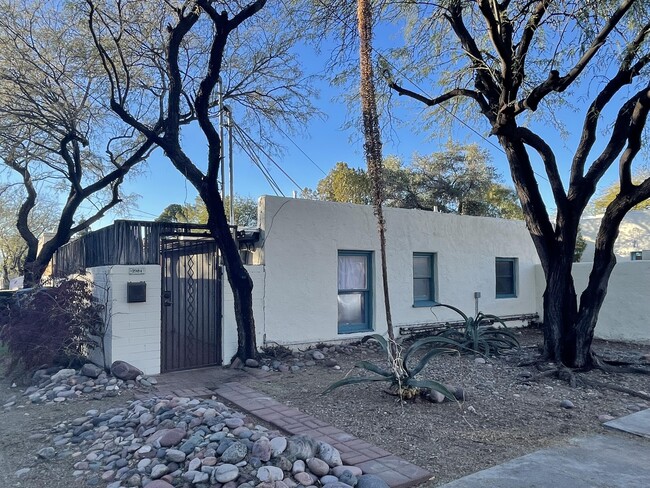 Photo - 2548 E 3rd St