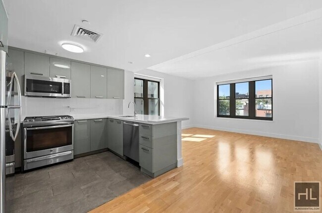 Building Photo - 310 Clarkson Ave