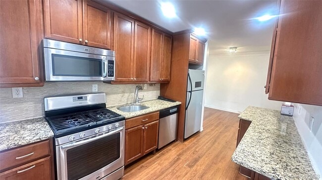 Photo - 73-63 198th St