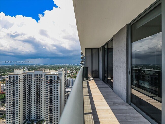 Photo - 45 SW 9th St Unit 3905