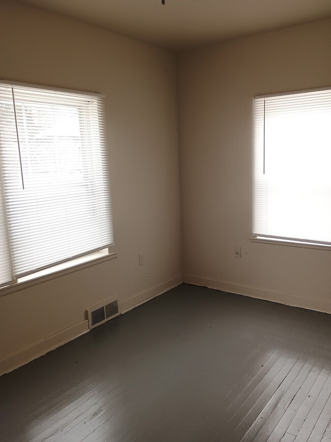 Photo - 2503 Thayer St
