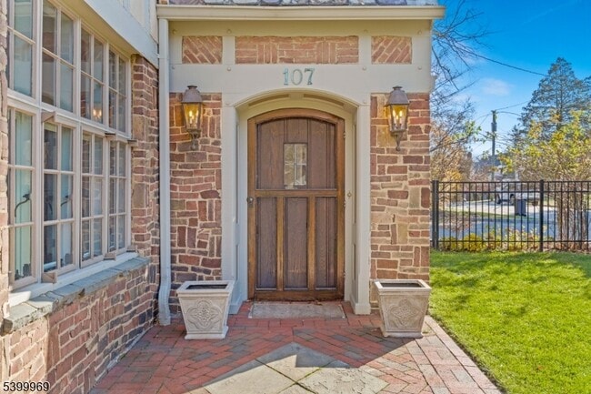 Photo - 107 Clinton Ave