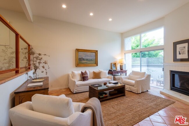Photo - 17098 Palisades Cir Townhome