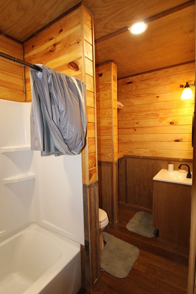 Photo - 900 Race Track Rd