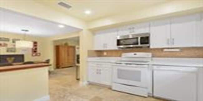Photo - 721 N Lakeside Dr