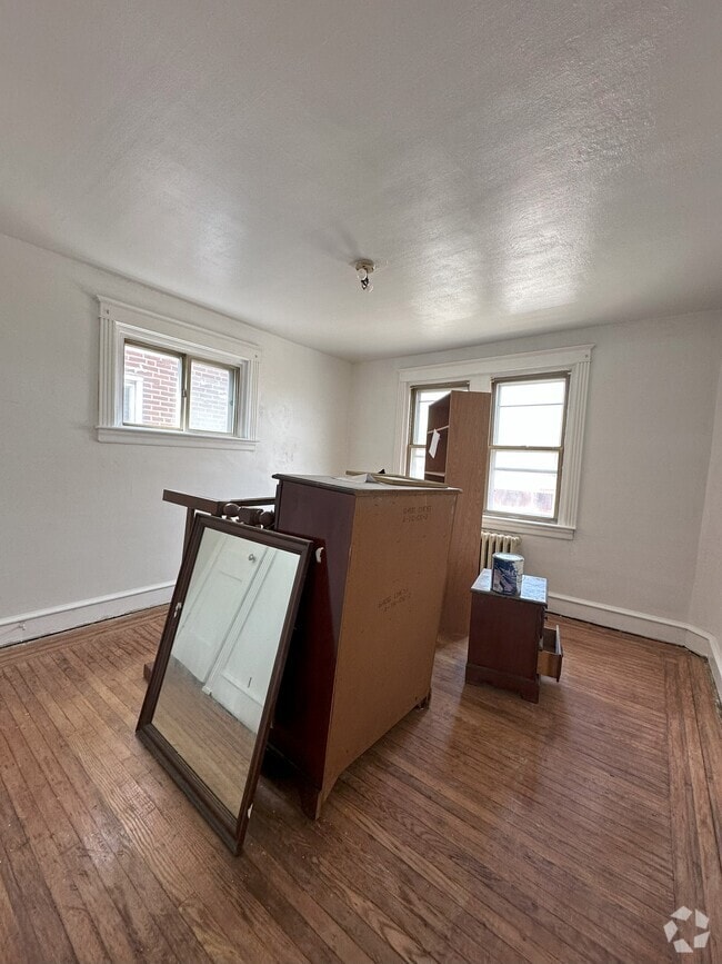 Building Photo - 3225 Fanshawe St Rental