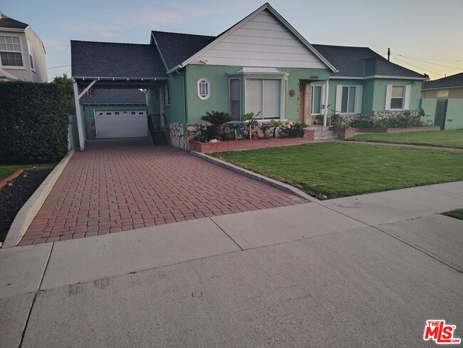 Photo - 5446 Angeles Vista Blvd